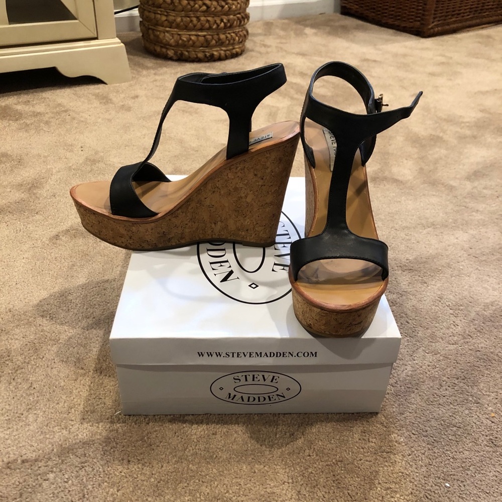 SOLD! Steve Madden Wedges